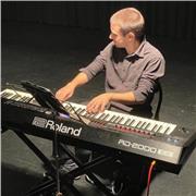 Me llamo Toni Terrasa y soy musico y profesor de música